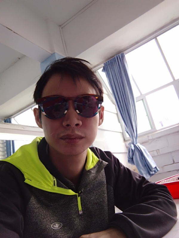 五华移民男的第一张照片--渭南相亲服务中心