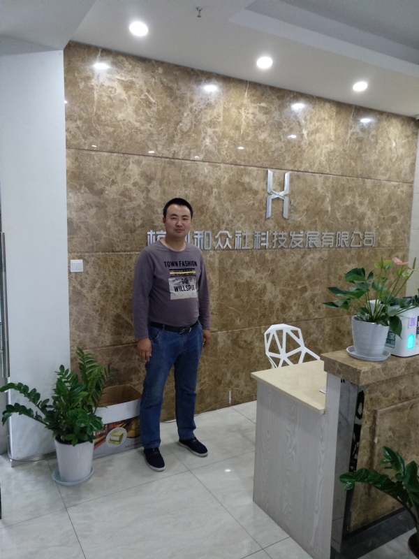 雨中的伞的第一张照片--渭南相亲服务中心