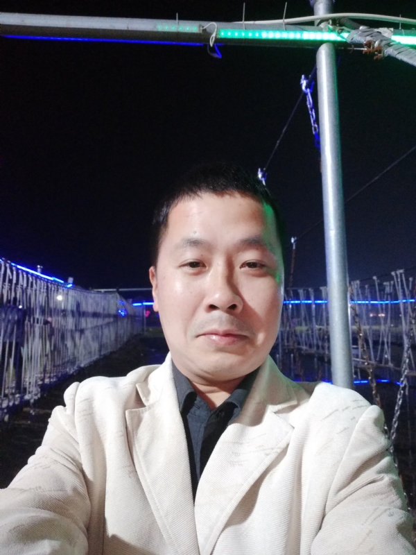 阿峰的第一张照片--渭南相亲服务中心