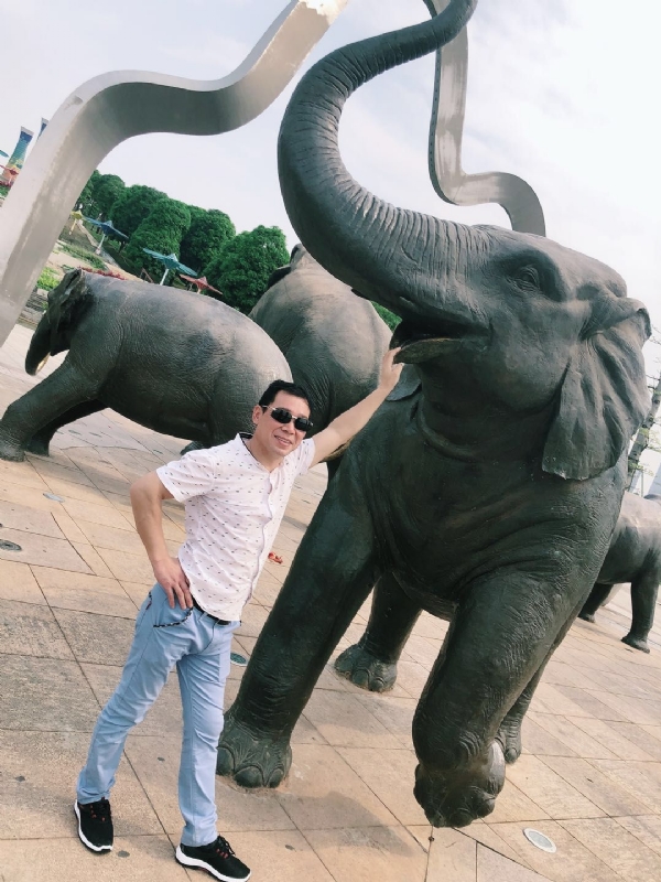 朝望大海的第三张照片--渭南相亲服务中心