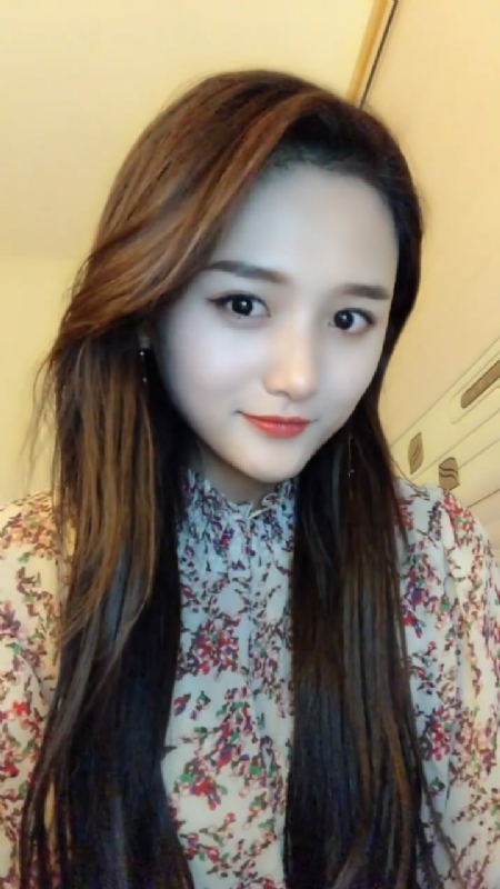 淡然一笑的第一张照片--渭南相亲服务中心