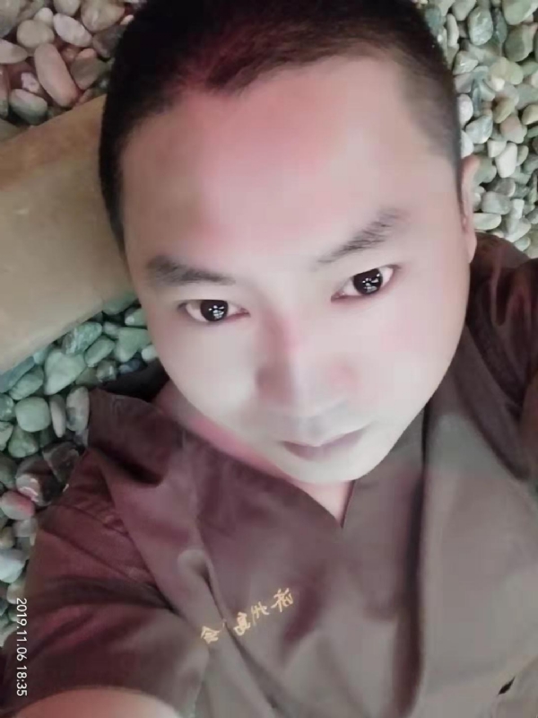 红枫叶的第一张照片--渭南相亲服务中心