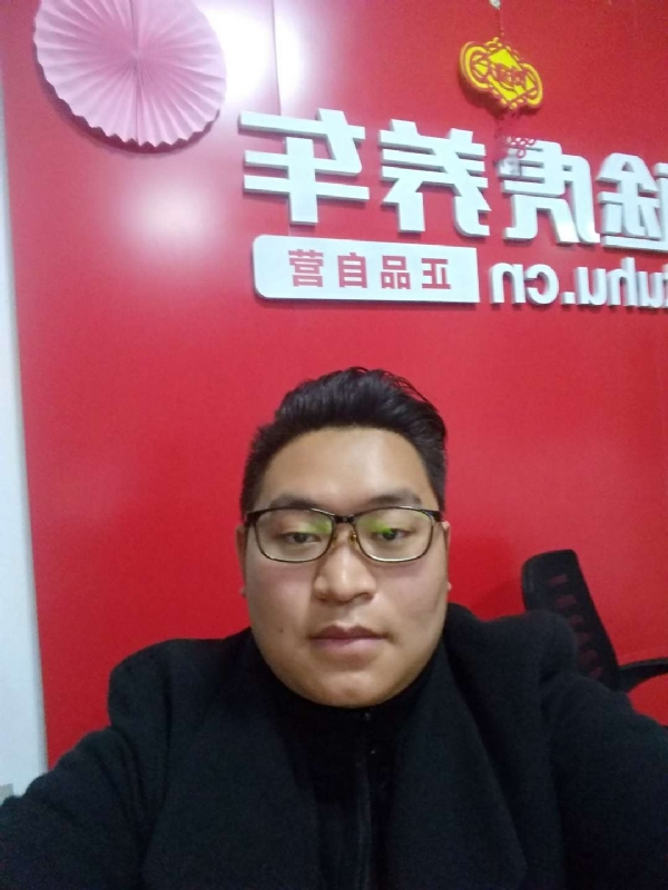 向上倾斜45度的第一张照片--渭南相亲服务中心