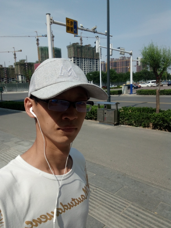 挥一挥手什么都没有的第一张照片--渭南相亲服务中心