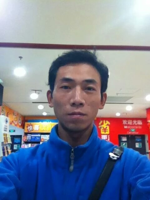 青草地溪水边的第一张照片--渭南相亲服务中心