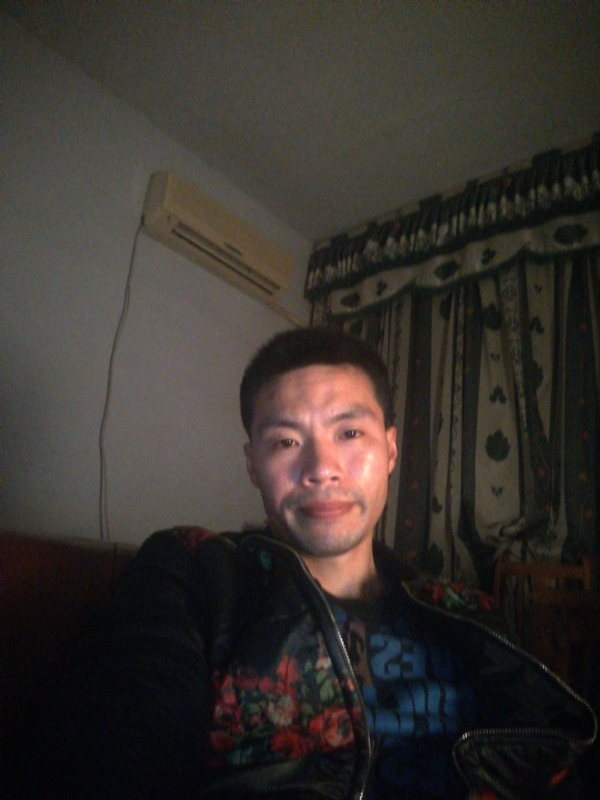 性情男儿的第一张照片--渭南相亲服务中心