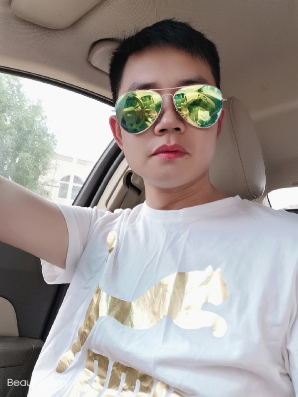 奋斗的第一张照片--渭南相亲服务中心