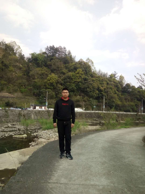 等着上钩的鱼的第二张照片--渭南相亲服务中心