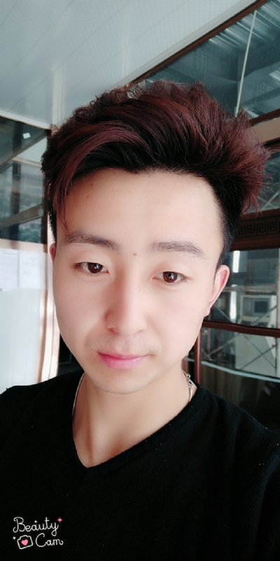 拼命微笑的第三张照片--渭南相亲服务中心