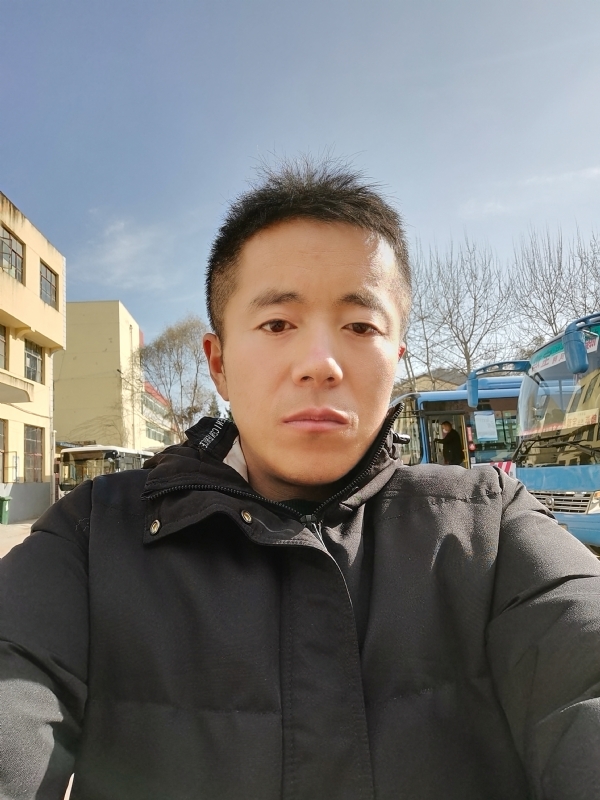 孤独的云的第一张照片--渭南相亲服务中心