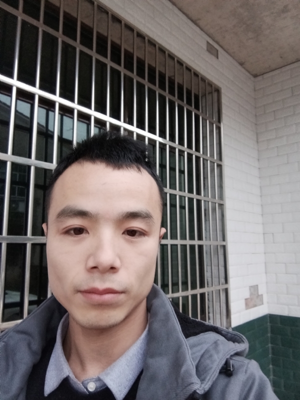 笑得那么开心的第三张照片--渭南相亲服务中心