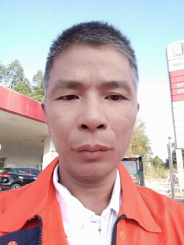 静候缘分的第一张照片--渭南相亲服务中心