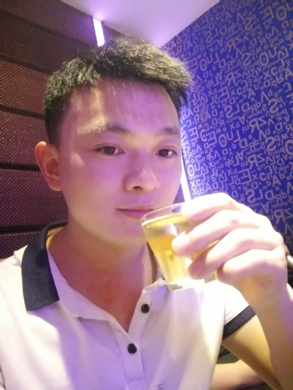 幸福的拥抱的第一张照片--渭南相亲服务中心