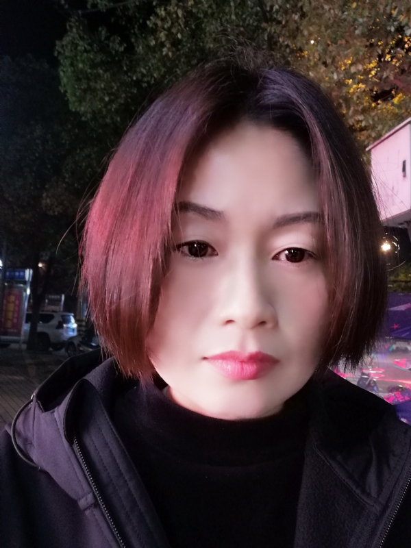 风中百合的第一张照片--渭南相亲服务中心