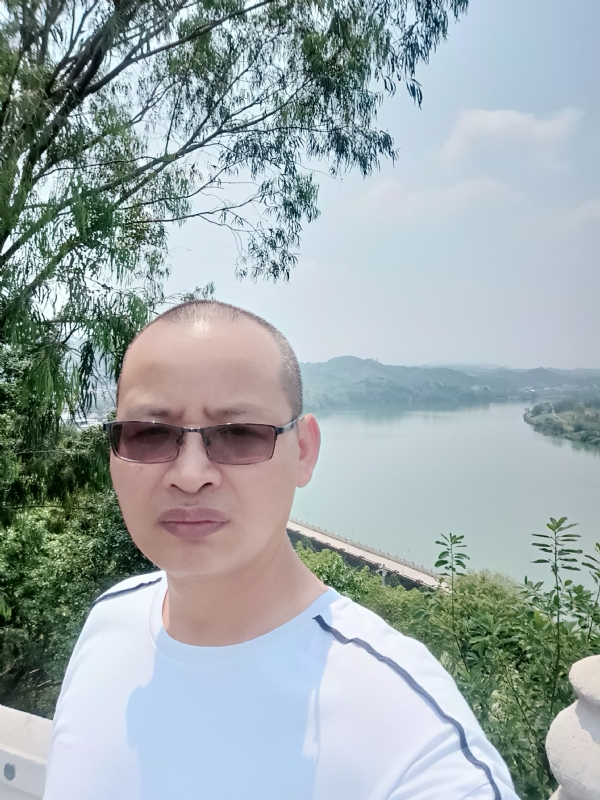 随缘随性的第一张照片--渭南相亲服务中心