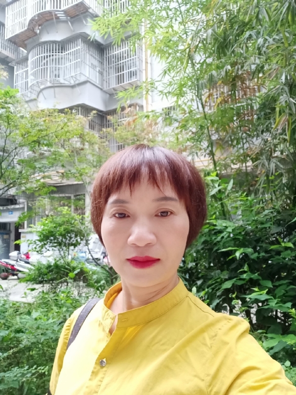 小瓶子的第二张照片--渭南相亲服务中心