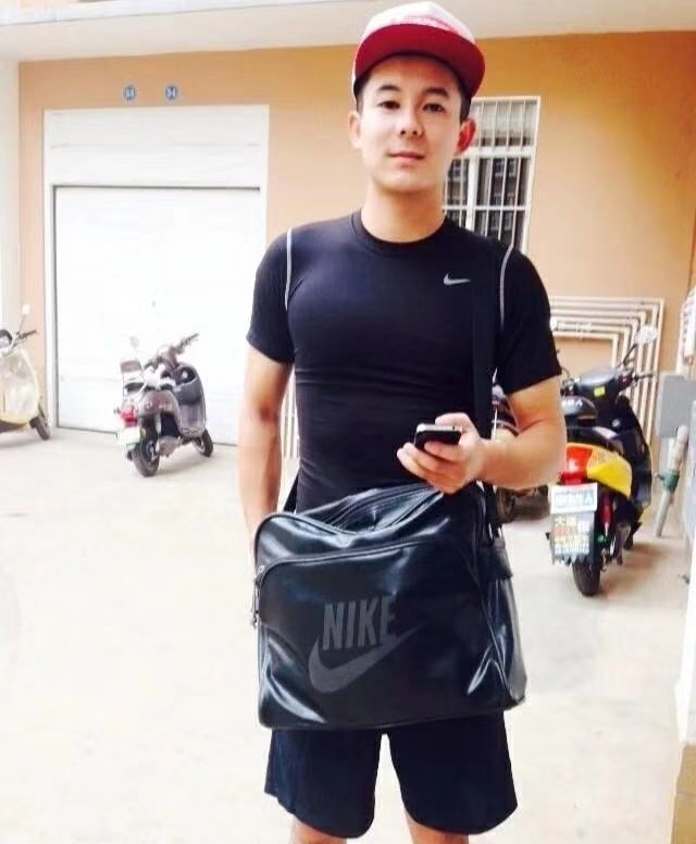 花花是只狗的第一张照片--渭南相亲服务中心