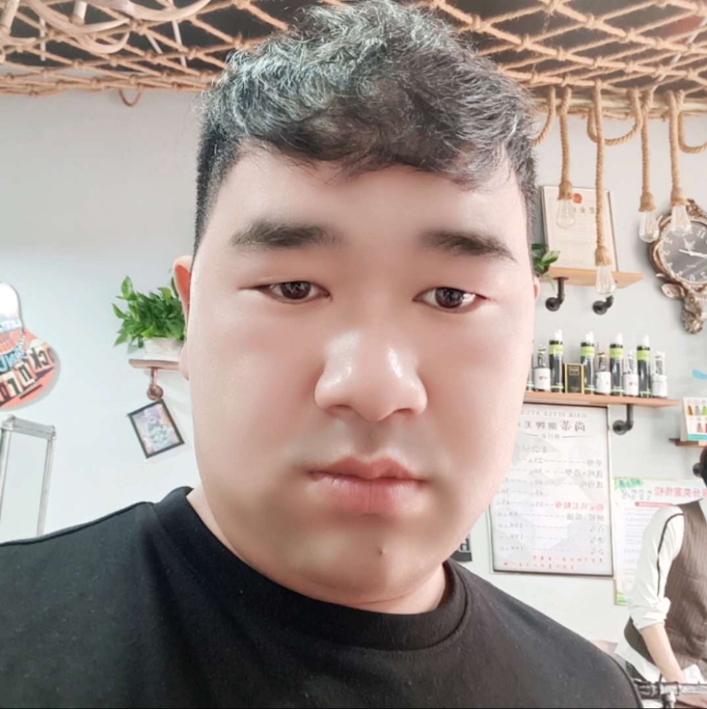 田野小伟的第一张照片--渭南相亲服务中心