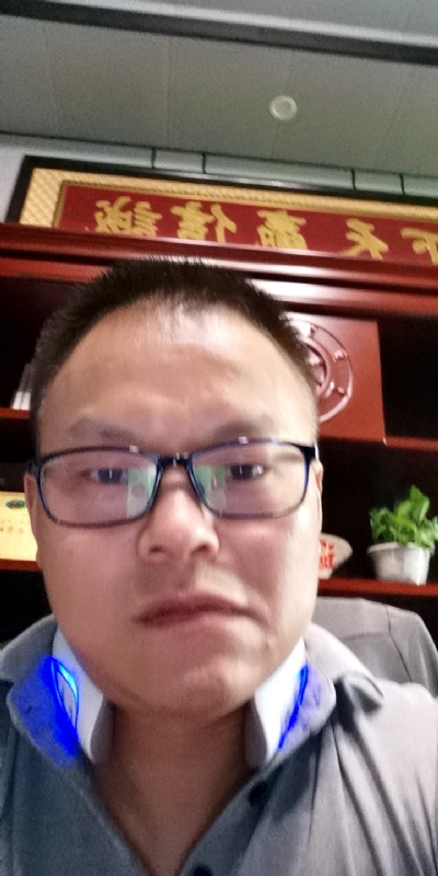 模具工匠的第一张照片--渭南相亲服务中心