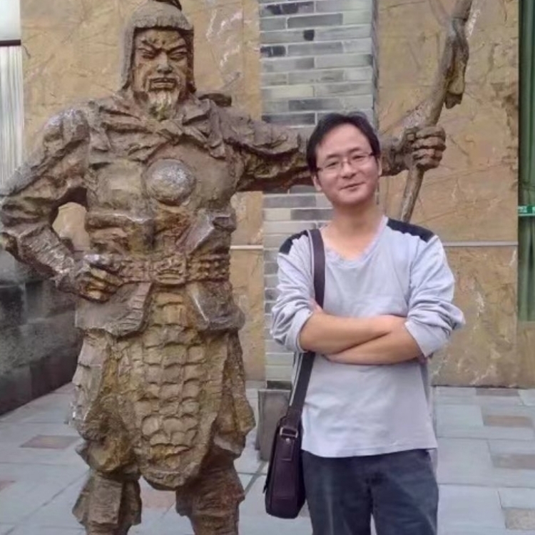 孤狼的第三张照片--渭南相亲服务中心