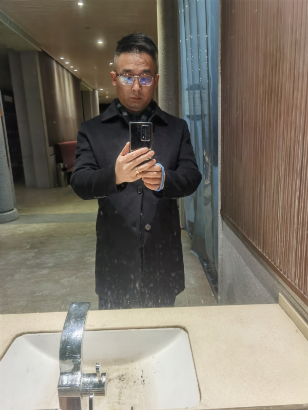 孤独尘埃的第一张照片--渭南相亲服务中心