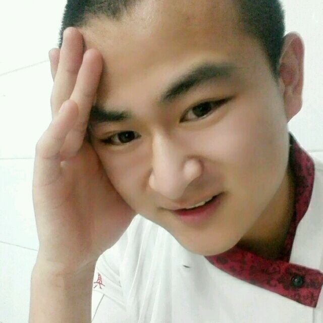 人潮拥挤的第一张照片--渭南相亲服务中心