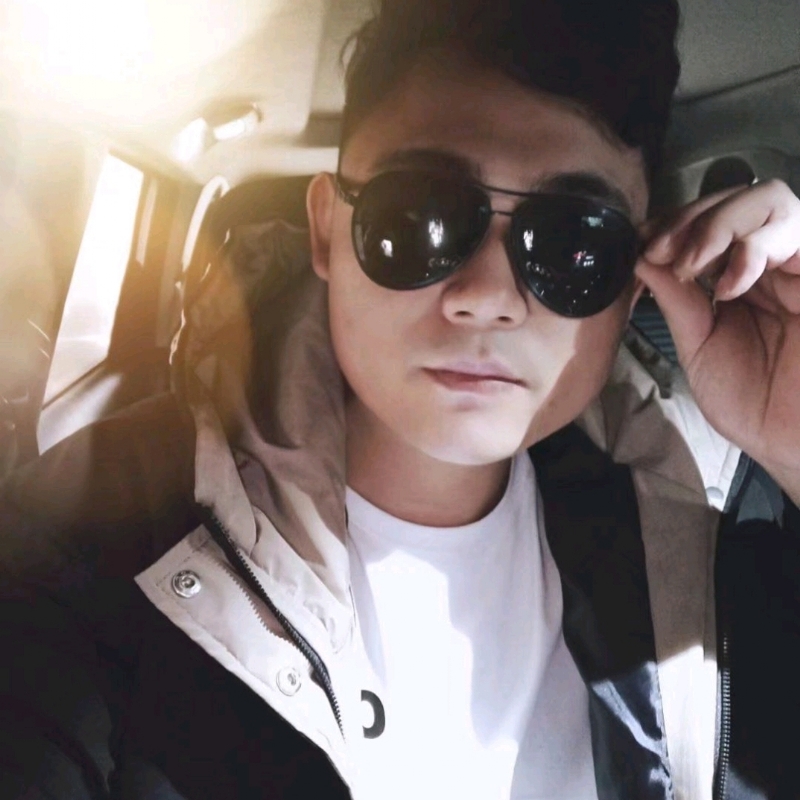 高大威武的第三张照片--渭南相亲服务中心