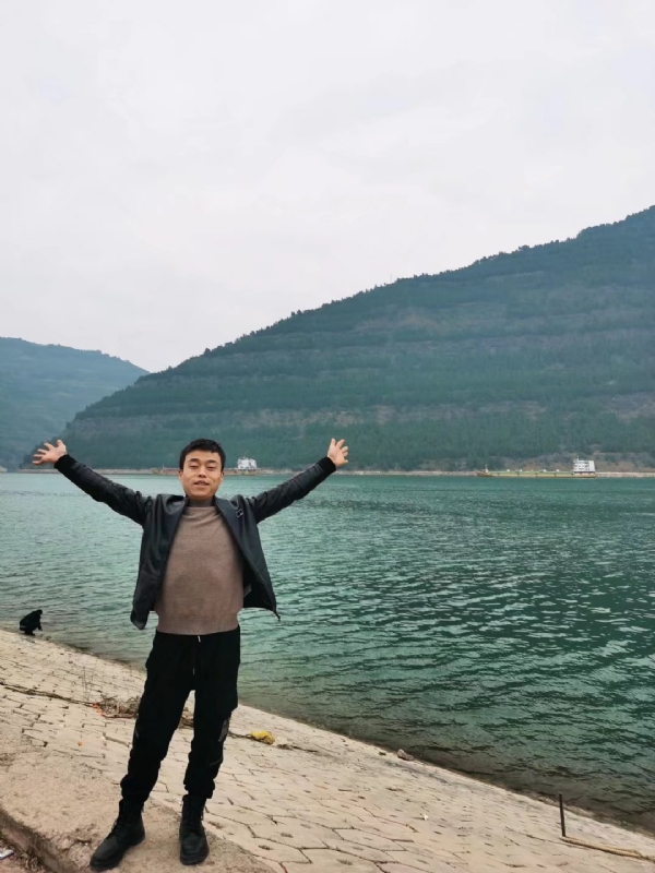 寂寞的风的第一张照片--渭南相亲服务中心