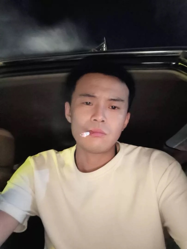 爱睡觉的土拨鼠的第一张照片--渭南相亲服务中心