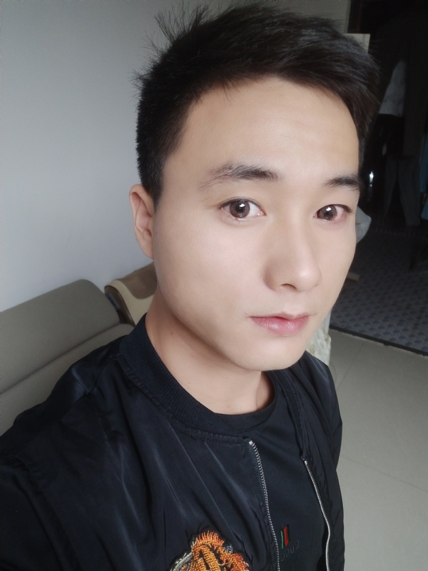 何凡的第三张照片--渭南相亲服务中心