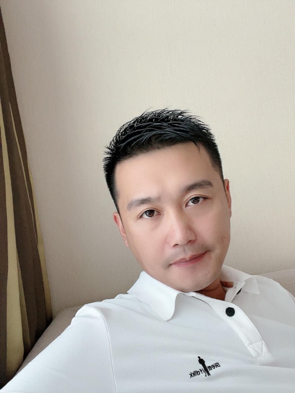 笑望人非的第一张照片--渭南相亲服务中心