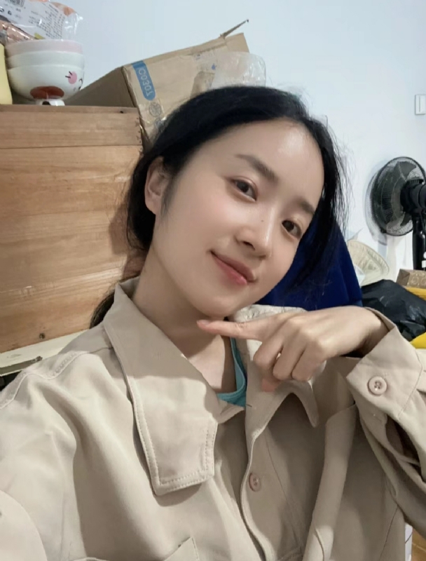 多喝热水的第二张照片--渭南相亲服务中心