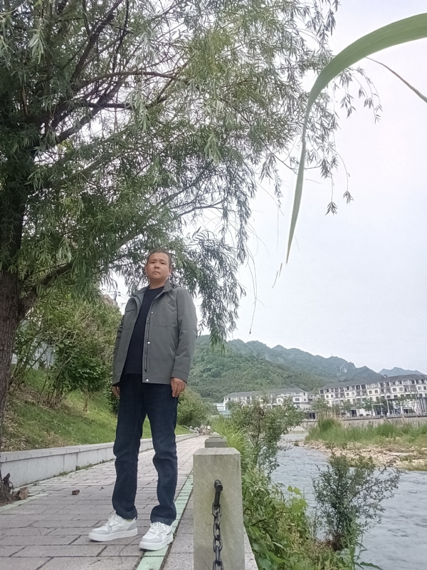 飞雪飘零的第一张照片--渭南相亲服务中心