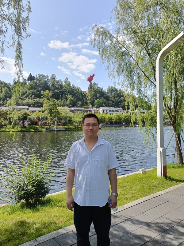 风雨相伴的第一张照片--渭南相亲服务中心
