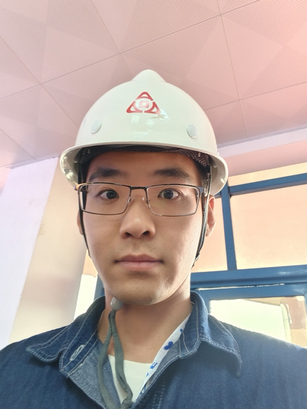 何鹏宇的第二张照片--渭南相亲服务中心
