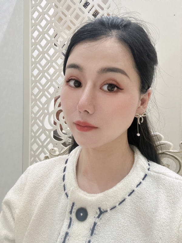 金莉的第一张照片--渭南相亲服务中心