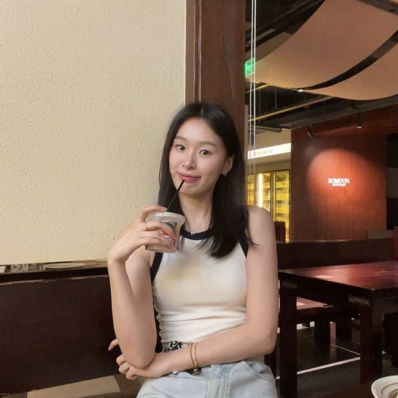 羽毛的第一张照片--渭南相亲服务中心