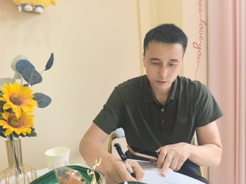 笑看一切的第二张照片--渭南相亲服务中心