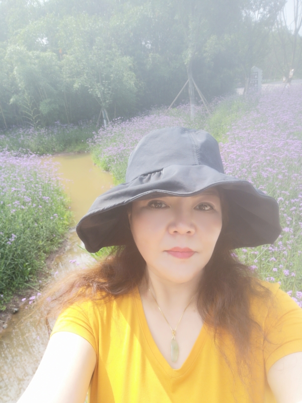 宛霞的第三张照片--渭南相亲服务中心