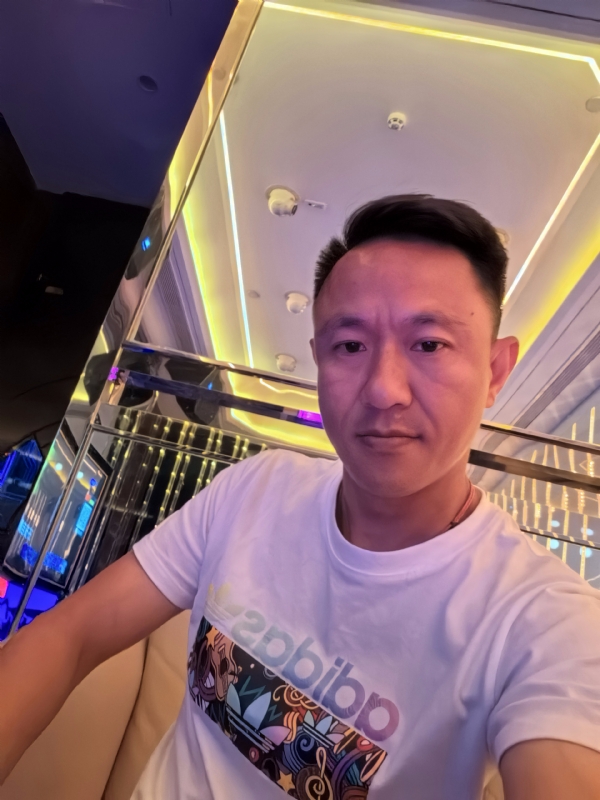 辞岸的第二张照片--渭南相亲服务中心